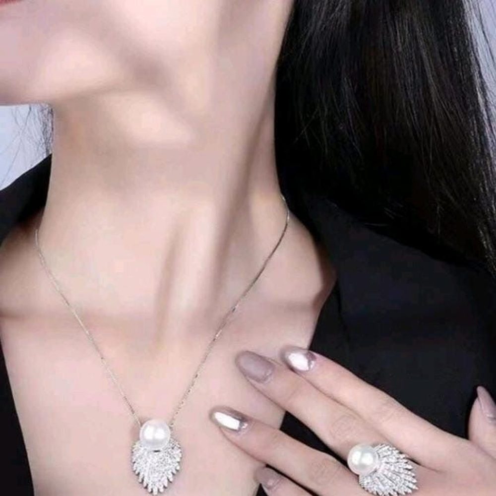 Pearl Plume Set